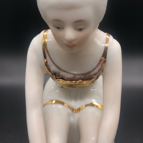 Vintage Porcelain Ballerina Hand Painted Gold Trim Figurine Nicknack Decor - Picture 4 of 12